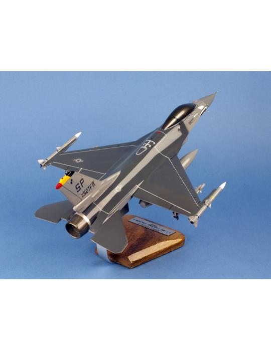 MAQUETTE BOIS F-16 FIGHTING FALCON 52ND TFW USAF