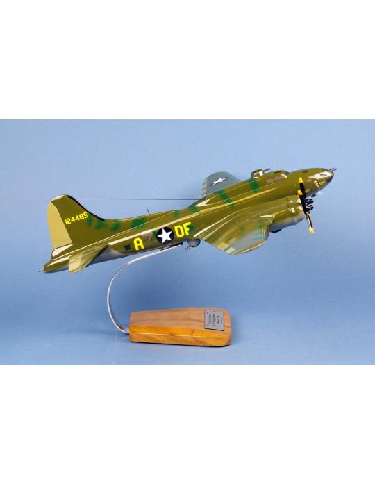 MAQUETTE BOIS B-17 FLYING FORTRESS "MEMPHIS BELLE" 324th BS/91stBG, 8th AF