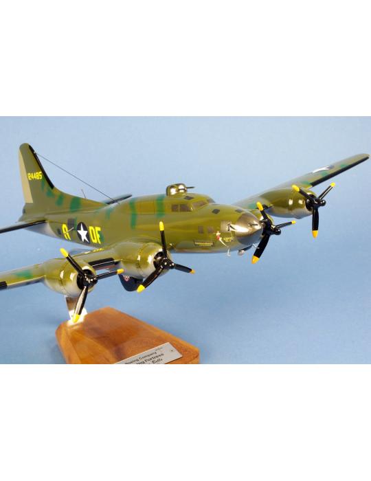 MAQUETTE BOIS B-17 FLYING FORTRESS "MEMPHIS BELLE" 324th BS/91stBG, 8th AF