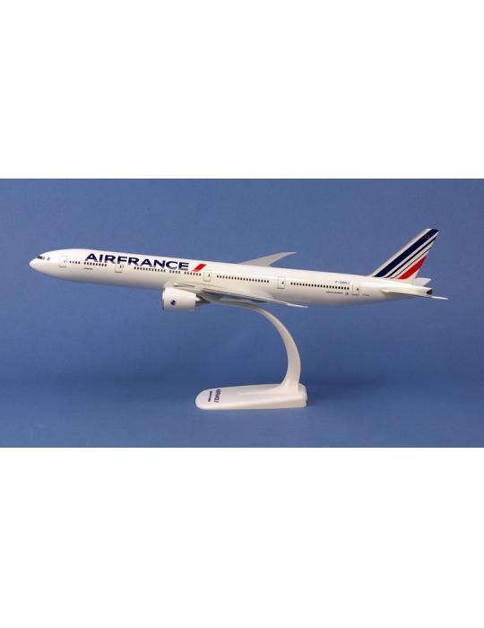 MAQUETTE PLASTIQUE BOEING 777-300 ER F-GSQJ "STRASBOURG"