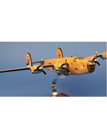 MAQUETTE BOIS B24 LIBERATOR "STRAWBERRY BITCH" 512 BS/376BG PLOESTI RAID